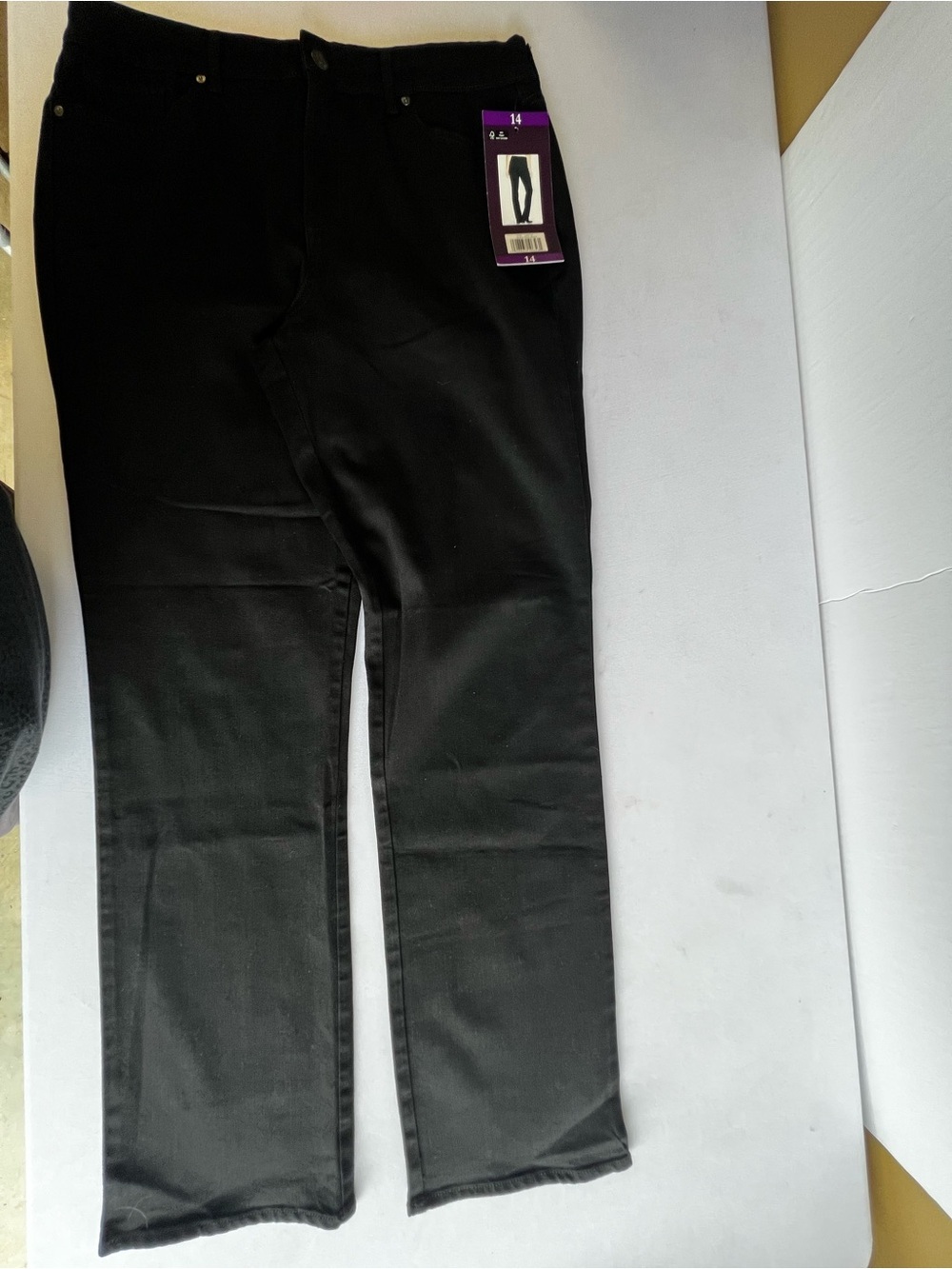 GLORIA VANDERBILT ALLAROUND SLIMMING EFFECT BLACK WASH JEANS.SIZE 14 AVERAGE
NWT